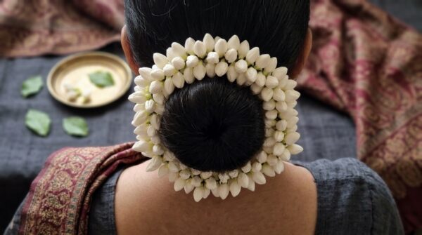 Jasmine Gajra Strand – Artificial Mogra Hair Garland (35cm)