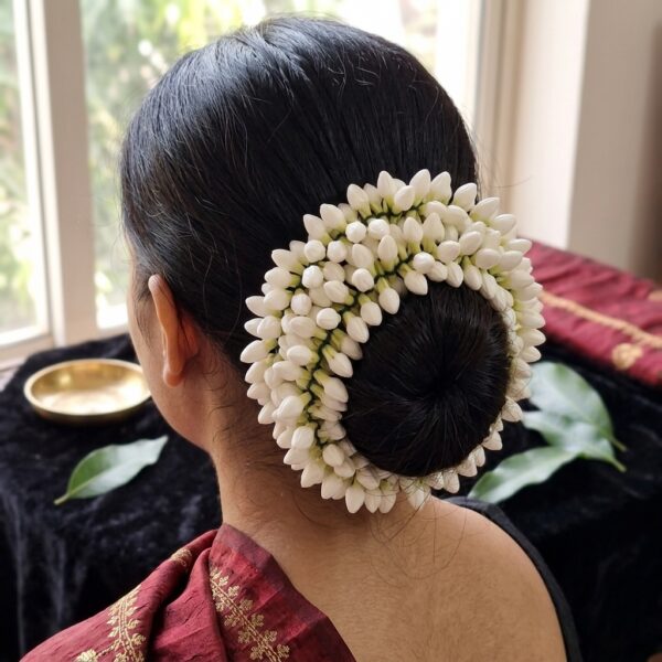 Jasmine Gajra Strand – Artificial Mogra Hair Garland (60 cm)