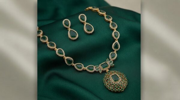 Gold-tone emerald-green stone necklace and earring set – SunShoppers UK